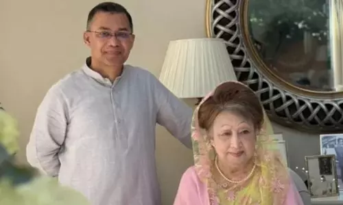 Khaleda Zia को याद करते हुए तारिक रहमान ने जताया सम्मान Khaleda Zia को याद करते हुए तारिक रहमान ने जताया सम्मान