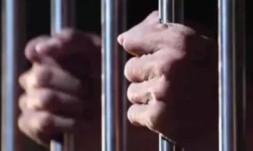 क्राइम ब्रांच की बड़ी सफलता, हत्या के प्रयास और एनडीपीएस मामले में वांछित शातिर गिरफ्तार क्राइम ब्रांच की बड़ी सफलता, हत्या के प्रयास और एनडीपीएस मामले में वांछित शातिर गिरफ्तार