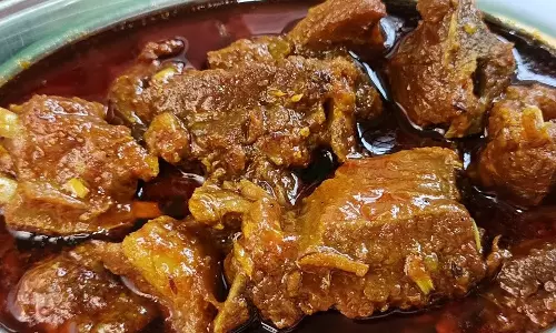 बकरा खाने वाले सहमे हुए है...अंबिकापुर से सटे गांव का मामला