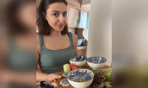 Soha अली खान ने सुबह पीने वाले ग्रीन जूस की रेसिपी शेयर की Soha अली खान ने सुबह पीने वाले ग्रीन जूस की रेसिपी शेयर की