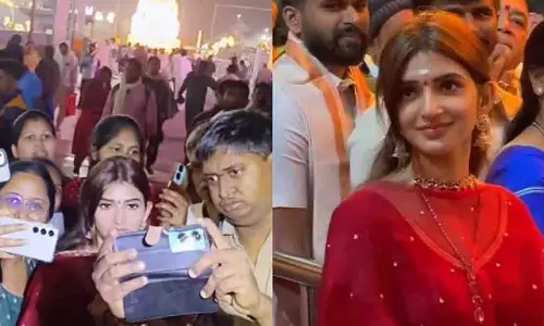 वैकुंठ एकादशी 2025: तिरुमाला मंदिर में Sreeleela को प्रशंसकों ने घेर लिया वैकुंठ एकादशी 2025: तिरुमाला मंदिर में Sreeleela को प्रशंसकों ने घेर लिया