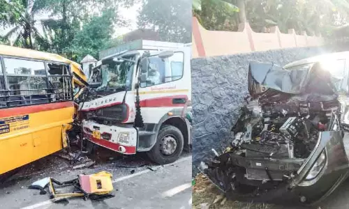 Kerala : मंटुका में पांच गाड़ियों की टक्कर, एक घायल Kerala : मंटुका में पांच गाड़ियों की टक्कर, एक घायल