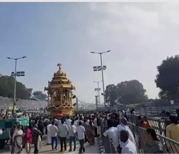 वैकुंठ Ekadashi पर तिरुमला में स्वर्ण रथोत्सव मनाया गया वैकुंठ Ekadashi पर तिरुमला में स्वर्ण रथोत्सव मनाया गया