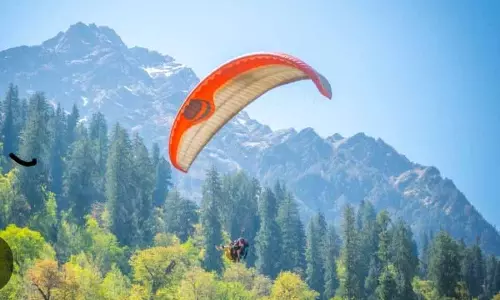 Himachal: बीर बिलिंग में पैराग्लाइडिंग हादसे लगातार जारी हैं Himachal: बीर बिलिंग में पैराग्लाइडिंग हादसे लगातार जारी हैं