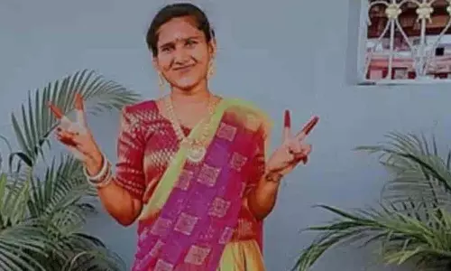Hyderabad Abdullapurmet के पास सड़क हादसे में इंजीनियरिंग स्टूडेंट की मौत Hyderabad Abdullapurmet के पास सड़क हादसे में इंजीनियरिंग स्टूडेंट की मौत