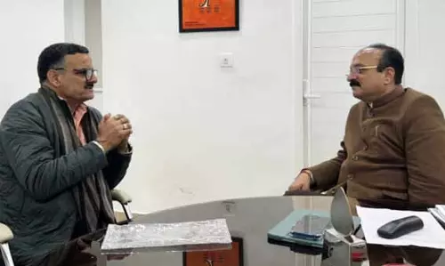 संजय बारू ने आशीष सूद से मुलाकात की, J&K के छात्रों की चिंताएं बताईं