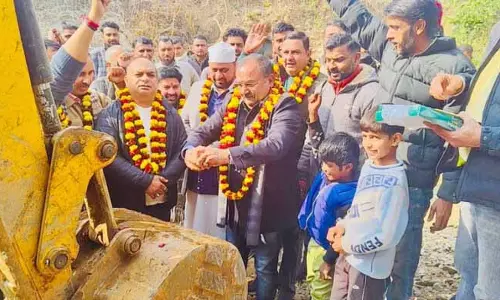 Randhawa ने रिटेनिंग वॉल का काम शुरू किया Randhawa ने रिटेनिंग वॉल का काम शुरू किया