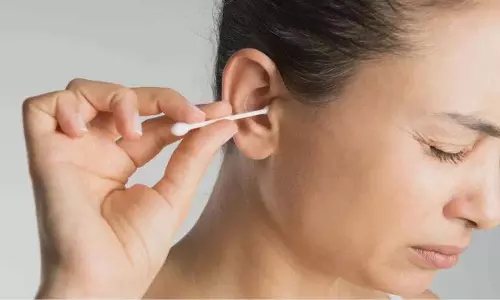 अगर आप कान साफ करने के लिए Cotton Swabs का इस्तेमाल कर रहे हैं तो सावधान हो जाइए अगर आप कान साफ करने के लिए Cotton Swabs का इस्तेमाल कर रहे हैं तो सावधान हो जाइए
