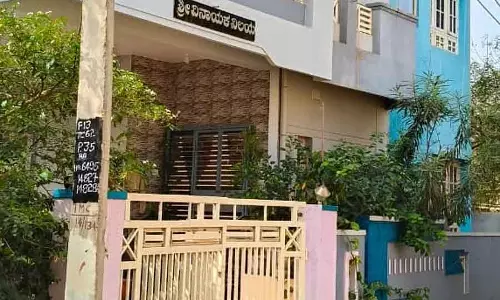 लोकायुक्त ने हगरीबोम्मनहल्ली BDCC बैंक सुपरवाइजर के घर पर छापा मारा लोकायुक्त ने हगरीबोम्मनहल्ली BDCC बैंक सुपरवाइजर के घर पर छापा मारा