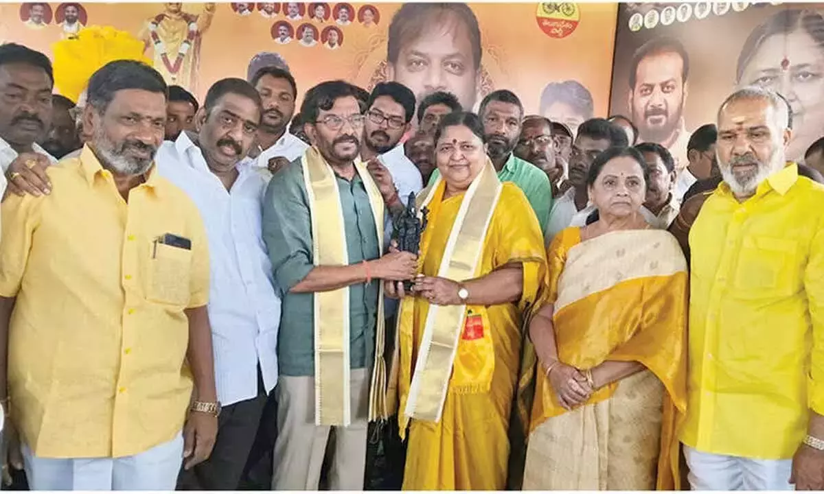 Panabaka लक्ष्मी ने TDP तिरुपति पार्लियामेंट प्रेसिडेंट का पद संभाला Panabaka लक्ष्मी ने TDP तिरुपति पार्लियामेंट प्रेसिडेंट का पद संभाला