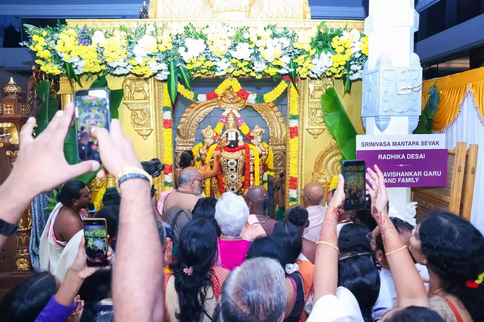 Telangana : हरे कृष्ण स्वर्ण मंदिर हैदराबाद में वैकुंठ एकादशी