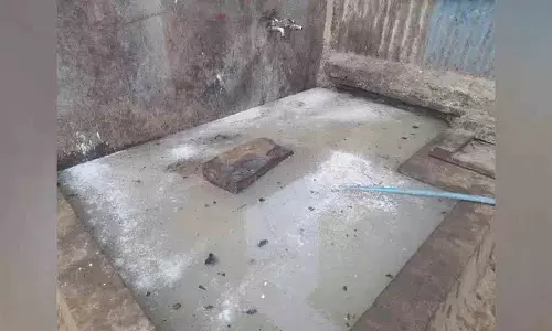 Officers की लापरवाही से कोल्लापुर में मेन रोड पर ड्रेनेज का पानी ओवरफ्लो हो गया