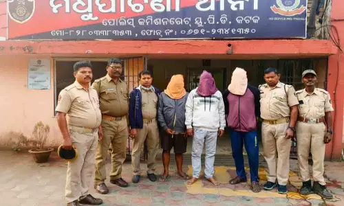2 लाख की फिरौती मामला: Odisha में अगवा व्यक्ति को बचाया, तीन गिरफ्तार 2 लाख की फिरौती मामला: Odisha में अगवा व्यक्ति को बचाया, तीन गिरफ्तार