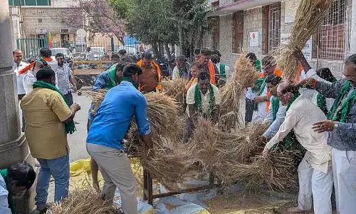 Mandya : धान खरीद केंद्र खोलने की मांग