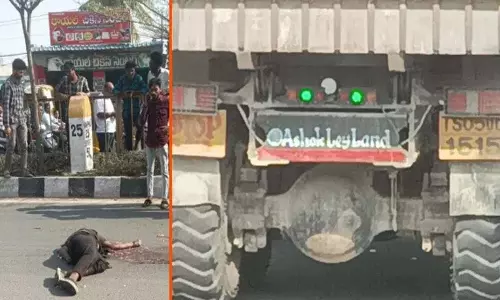 Tipper Truck ने मोटरसाइकिल को टक्कर मारी, एक व्यक्ति की मौत Tipper Truck ने मोटरसाइकिल को टक्कर मारी, एक व्यक्ति की मौत
