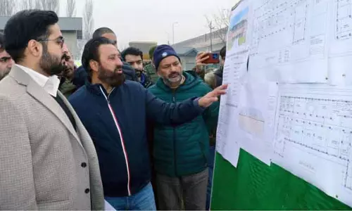 DC Srinagar ने अभिनंदन स्कूल में इंफ्रास्ट्रक्चर के काम की प्रगति का निरीक्षण किया DC Srinagar ने अभिनंदन स्कूल में इंफ्रास्ट्रक्चर के काम की प्रगति का निरीक्षण किया