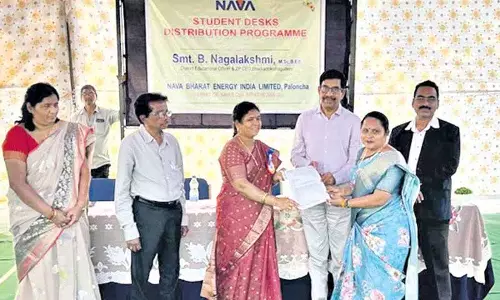 नव भारत एनर्जी ने Kothagudem के सरकारी स्कूलों में 250 डेस्क बांटे नव भारत एनर्जी ने Kothagudem के सरकारी स्कूलों में 250 डेस्क बांटे