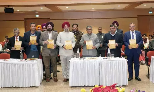 गुरु तेग बहादुर के साहित्य को सुलभ बनाने के लिए GNDU के वीसी ने किताब लिखी गुरु तेग बहादुर के साहित्य को सुलभ बनाने के लिए GNDU के वीसी ने किताब लिखी
