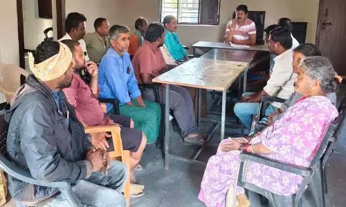 BRS नेता कंभमपति श्रीनिवासुलु ने विकास के लिए गांव के सहयोग की अपील की BRS नेता कंभमपति श्रीनिवासुलु ने विकास के लिए गांव के सहयोग की अपील की