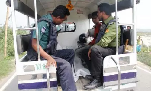 Bangladesh में एक और हिंदू की हत्या: न बहस हुई न हाथापाई, बस बैठे-बैठे चला दी गोली Bangladesh में एक और हिंदू की हत्या: न बहस हुई न हाथापाई, बस बैठे-बैठे चला दी गोली