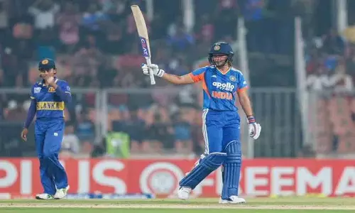 Harmanpreet की फिफ्टी से भारत ने टी20 में 175 रन बनाए