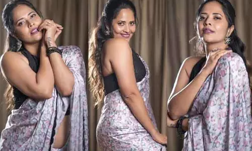 एलिगेंस और कॉन्फिडेंस: साड़ी में Anasuya Bharadwaj ने ढाया कहर एलिगेंस और कॉन्फिडेंस: साड़ी में Anasuya Bharadwaj ने ढाया कहर