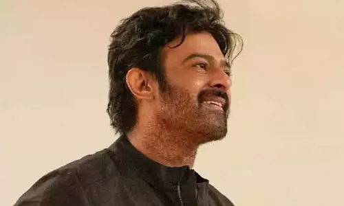 Sandeep Reddy Vanga का मास्टर प्लान: 1 जनवरी को आ सकता है प्रभास का पुलिस लुक Sandeep Reddy Vanga का मास्टर प्लान: 1 जनवरी को आ सकता है प्रभास का पुलिस लुक