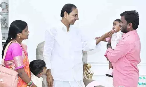 दंपति की इच्छा पूरी हुई, KCR ने वैकुंठ एकादशी पर उनके बेटे का नाम रखा