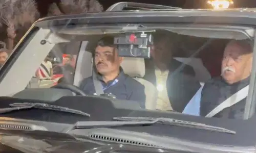 राष्ट्रीय स्वयंसेवक संघ प्रमुख मोहन भागवत रायपुर पहुंचे