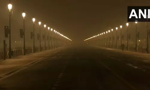 घने स्मॉग की चादर में लिपटी राजधानी, इंडिया गेट के आसपास AQI 394 दर्ज घने स्मॉग की चादर में लिपटी राजधानी, इंडिया गेट के आसपास AQI 394 दर्ज