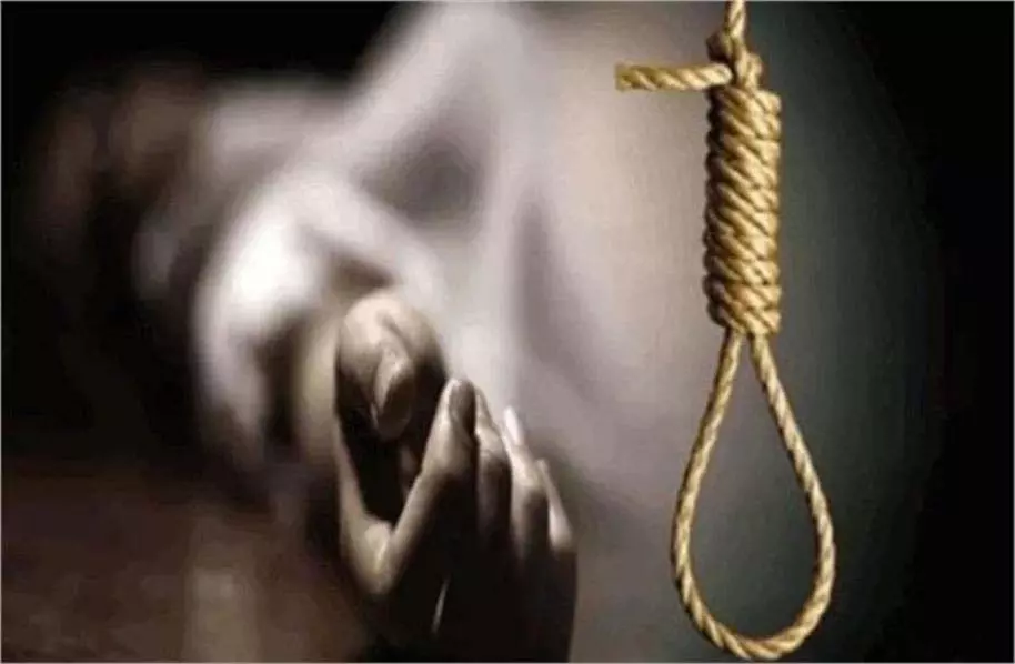 Haryana: दहेज के लिए विवाहिता की हत्या कर शव लटकाने का आरोप, पति गिरफ्तार Haryana: दहेज के लिए विवाहिता की हत्या कर शव लटकाने का आरोप, पति गिरफ्तार