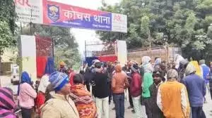 Bihar:समोसे को लेकर मारपीट और फायरिंग में आधा दर्जन लोग घायल,16 गिरफ्तार Bihar:समोसे को लेकर मारपीट और फायरिंग में आधा दर्जन लोग घायल,16 गिरफ्तार