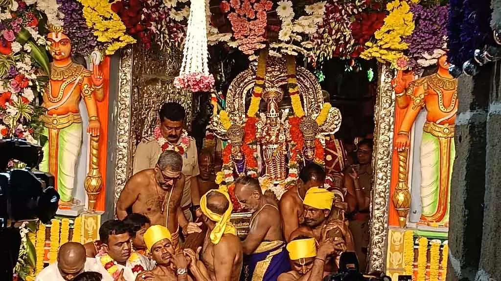 Kanchipuram के अष्टपूजा पेरुमल मंदिर में स्वर्ग के द्वार खुलते है Kanchipuram के अष्टपूजा पेरुमल मंदिर में स्वर्ग के द्वार खुलते है