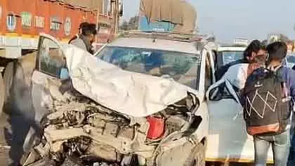 Indore : नींद में गाड़ी चलाने से हार्ट पेशेंट की मौत; इंदौर-खंडवा रोड टक्कर में 7 घायल Indore : नींद में गाड़ी चलाने से हार्ट पेशेंट की मौत; इंदौर-खंडवा रोड टक्कर में 7 घायल