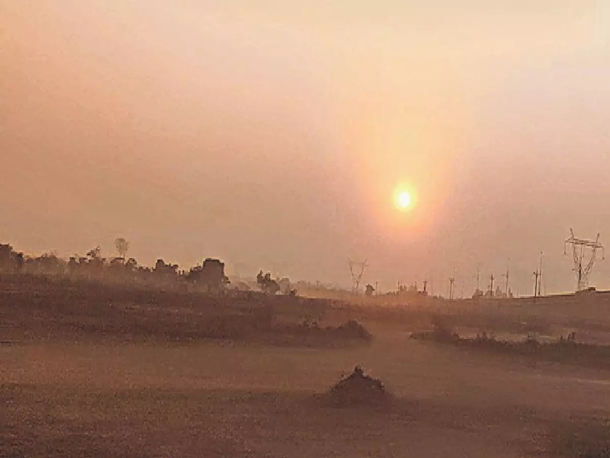 Bhiwani: दिन में गर्माहट, शाम ढलते ही ठंड तेज Bhiwani: दिन में गर्माहट, शाम ढलते ही ठंड तेज