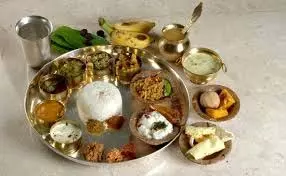 Vedic Food Tradition : भोजन खाने से पहले अग्नि को अर्पण क्यों, आस्था के साथ छिपा है गहरा विज्ञान Vedic Food Tradition : भोजन खाने से पहले अग्नि को अर्पण क्यों, आस्था के साथ छिपा है गहरा विज्ञान