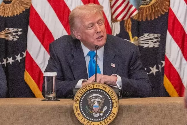 Trump शरण के लूपहोल को बंद करने की कोशिश कर रहे हैं: US मीडिया Trump शरण के लूपहोल को बंद करने की कोशिश कर रहे हैं: US मीडिया