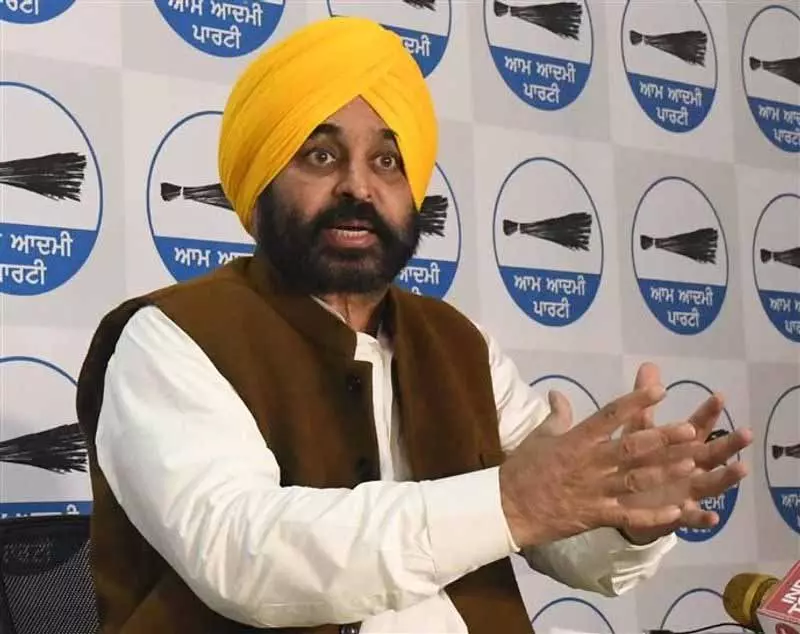 Punjab CM ने एसजीपीसी से कहा, लापता स्वरूपों पर कार्रवाई से बचने के लिए पंथ ढाल न लें Punjab CM ने एसजीपीसी से कहा, लापता स्वरूपों पर कार्रवाई से बचने के लिए पंथ ढाल न लें