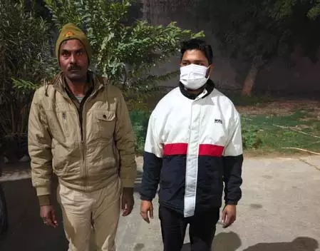 पत्नी पर चाकू से हमला करने वाला पति गिरफ्तार, वारदात में इस्तेमाल चाकू बरामद पत्नी पर चाकू से हमला करने वाला पति गिरफ्तार, वारदात में इस्तेमाल चाकू बरामद