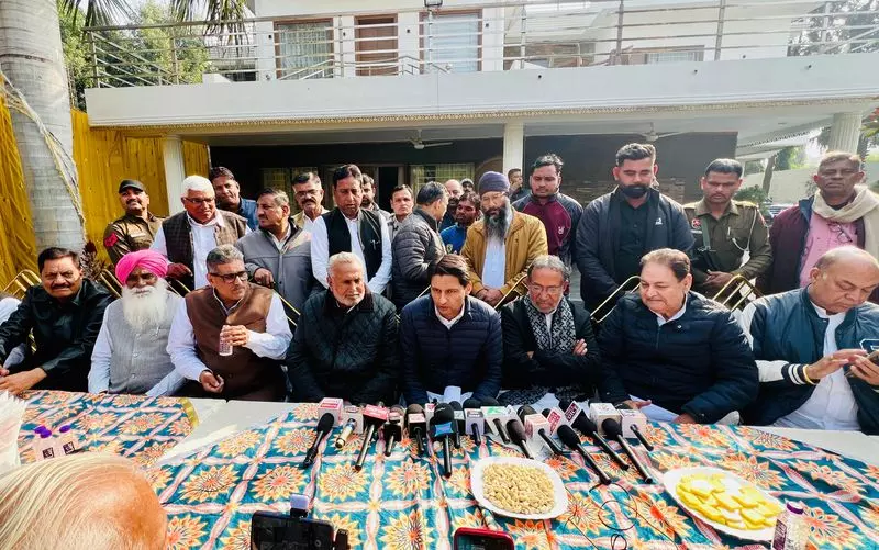 Haryana के युवाओं को नुकसान हो रहा है, क्योंकि बाहरी लोग राज्य की नौकरियों में भर रहे Haryana के युवाओं को नुकसान हो रहा है, क्योंकि बाहरी लोग राज्य की नौकरियों में भर रहे