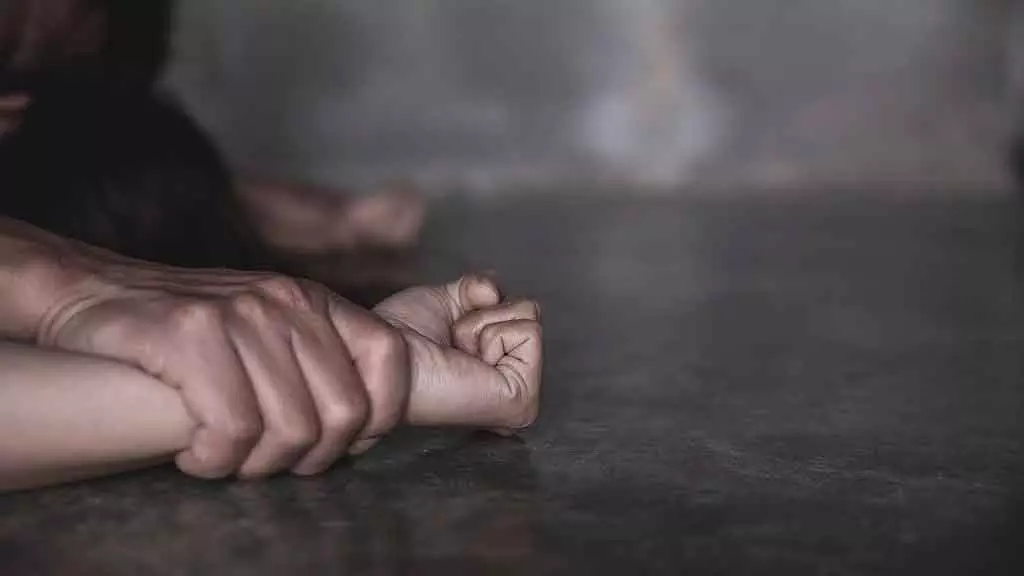 MP : ग्वालियर में मजदूर की 18 साल की बेटी के साथ मकान मालिक ने किया रेप MP : ग्वालियर में मजदूर की 18 साल की बेटी के साथ मकान मालिक ने किया रेप