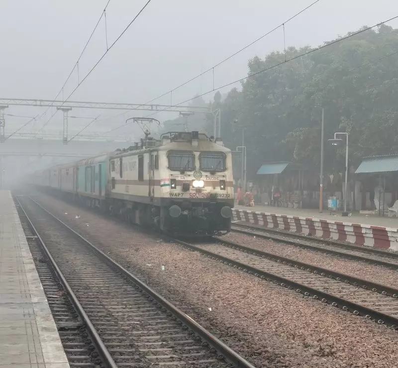 Haryana : कोहरे की वजह से रेल यातायात प्रभावित, ट्रेनें 14 घंटे तक देरी से चल रही Haryana : कोहरे की वजह से रेल यातायात प्रभावित, ट्रेनें 14 घंटे तक देरी से चल रही