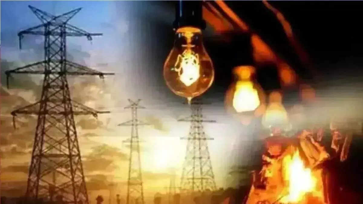 Kayamganj: बिजली कटौती से सिवारा और आसपास के गांव परेशान Kayamganj: बिजली कटौती से सिवारा और आसपास के गांव परेशान