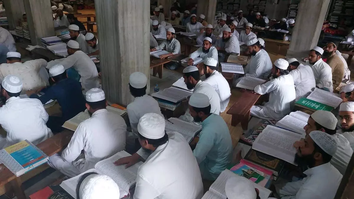 Lucknow: करोड़ों के मदरसा घोटाले की एसआईटी जांच में खुली पोल Lucknow: करोड़ों के मदरसा घोटाले की एसआईटी जांच में खुली पोल