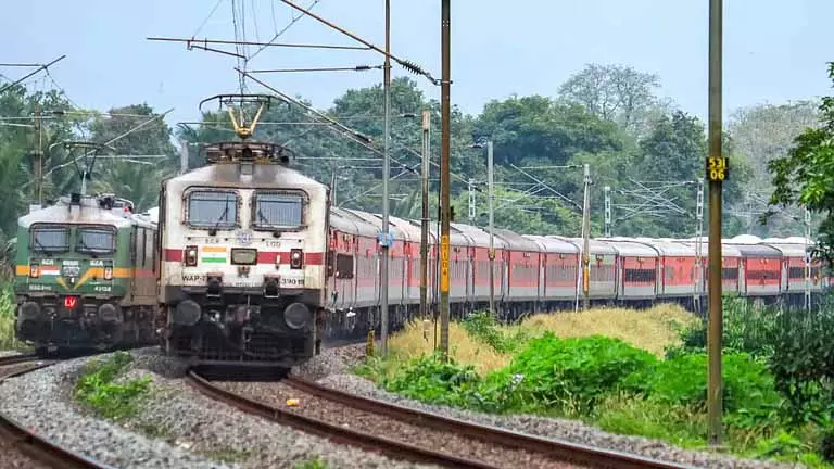Tamil Nadu: 1 जनवरी से 65 एक्सप्रेस ट्रेनें तेज़ चलेंगी, यात्रा का समय 5-85 मिनट कम होगा Tamil Nadu: 1 जनवरी से 65 एक्सप्रेस ट्रेनें तेज़ चलेंगी, यात्रा का समय 5-85 मिनट कम होगा