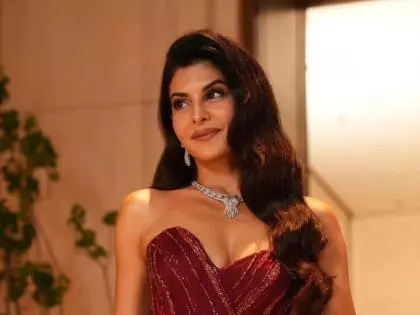 अपनी जड़ों की ओर लौटीं Jacqueline फर्नांडीज, स्कूल विज़िट ने जीता दिल अपनी जड़ों की ओर लौटीं Jacqueline फर्नांडीज, स्कूल विज़िट ने जीता दिल