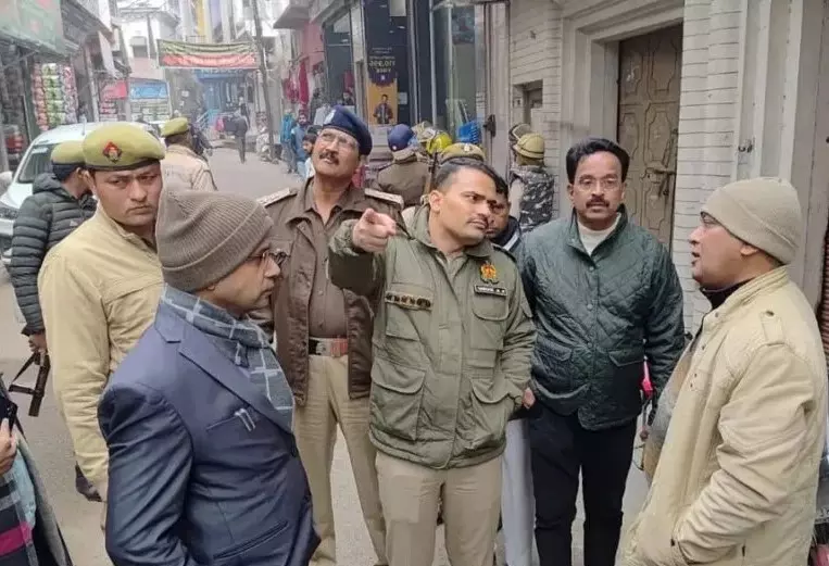 Sambhal: डीएम और एसपी की मौजूदगी में भूमि पैमाइश कार्य पूरा Sambhal: डीएम और एसपी की मौजूदगी में भूमि पैमाइश कार्य पूरा