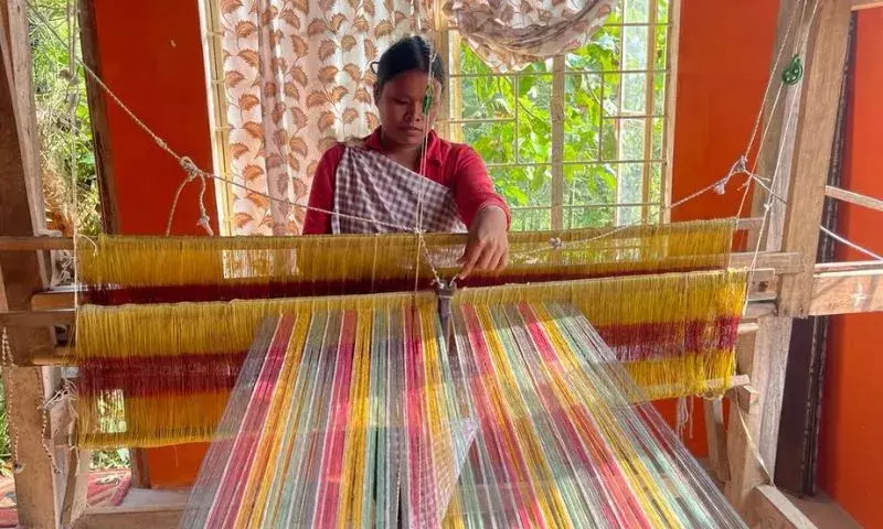 Meghalaya: 2025 में टेक्सटाइल मिनिस्ट्री की टॉप सक्सेस स्टोरीज़ में रिंडिया GI टैग शामिल Meghalaya: 2025 में टेक्सटाइल मिनिस्ट्री की टॉप सक्सेस स्टोरीज़ में रिंडिया GI टैग शामिल