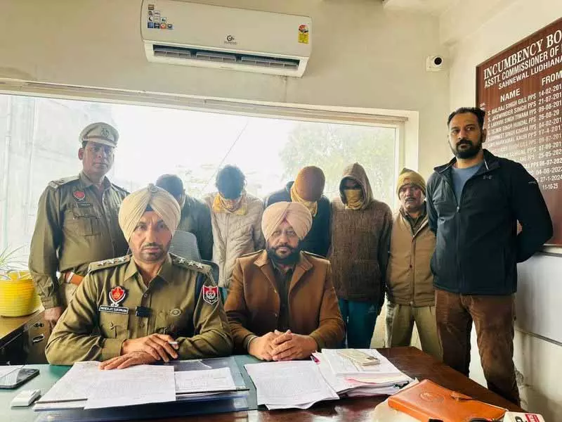 Ludhiana: चोरों के गैंग के चार सदस्य पकड़े गए, चोरी का सामान बरामद Ludhiana: चोरों के गैंग के चार सदस्य पकड़े गए, चोरी का सामान बरामद