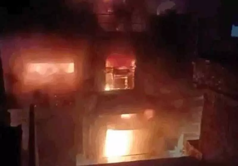 Ludhiana के गांधी नगर में भीषण आग लगने से बिल्डिंग और फैक्ट्री जलकर खाक हो गई Ludhiana के गांधी नगर में भीषण आग लगने से बिल्डिंग और फैक्ट्री जलकर खाक हो गई